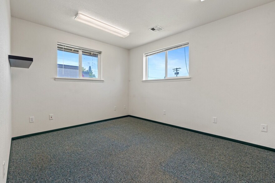 More Photos Of 1068 Market Blvd, Chehalis Office For Sale