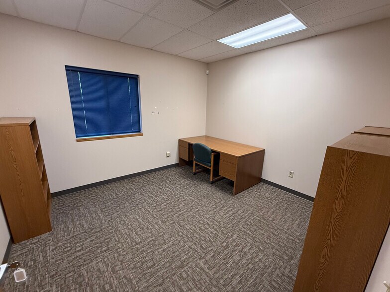 More Photos Of 1995 G Ave, Red Oak Industrial For Lease