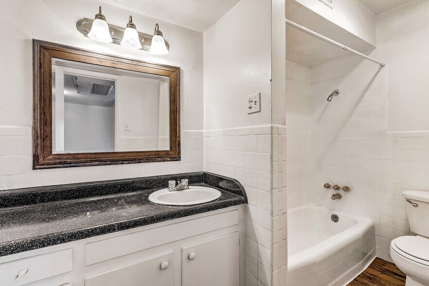 More Photos Of 6701 Calmont Ave, Fort Worth Apartments For Sale