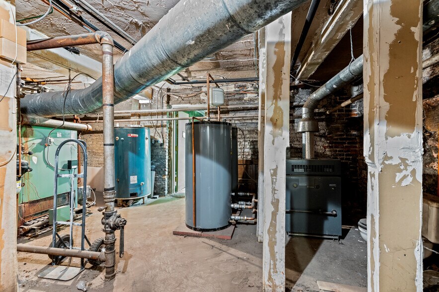 More Photos Of 2031-2033 Curtis St, Denver Apartments For Lease