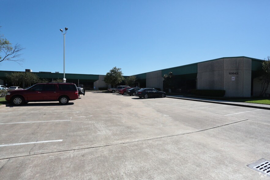 More Photos Of 10620 Stebbins Cir, Houston Unknown For Lease