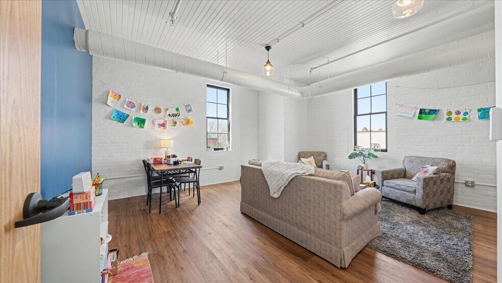 More Photos Of 102 Walnut St, Winona Office Residential For Sale