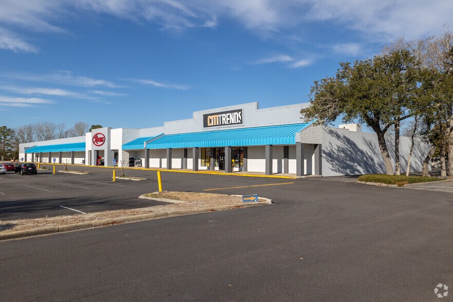 More Photos Of 3302-3338 Highway 17 S, North Myrtle Beach Storefront For Lease