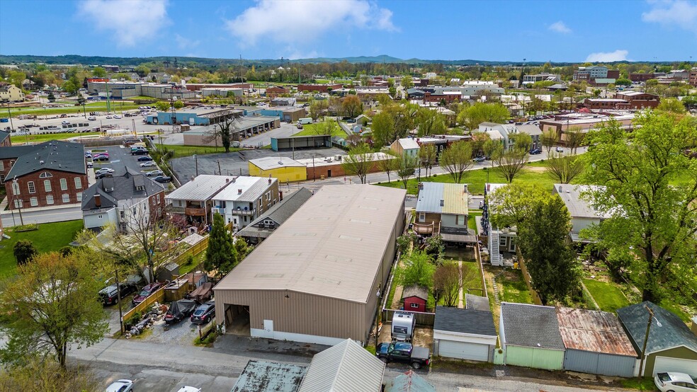More Photos Of 329 E 2nd St, Frederick Warehouse For Lease