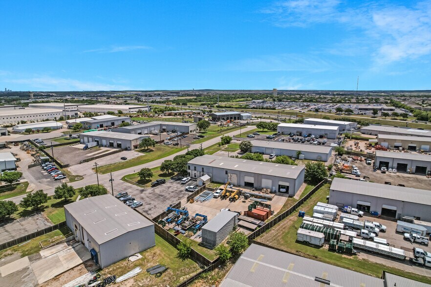 More Photos Of 271 Commercial Dr, Buda Warehouse For Sale