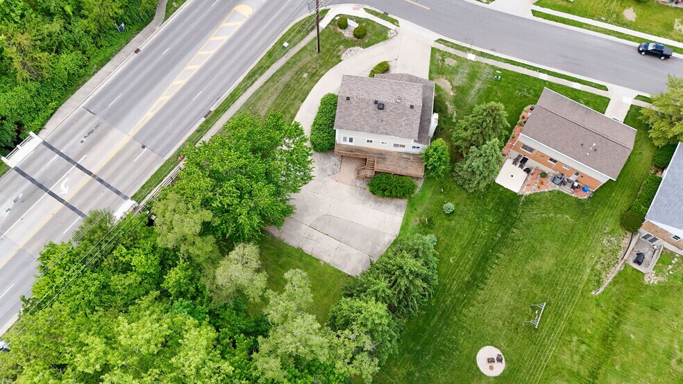 More Photos Of 10 Fairway Dr, Springboro Office Residential For Sale