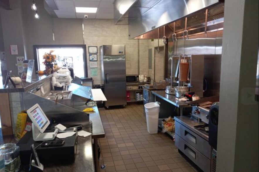 More Photos Of 230 E Green Bay St, Shawano Fast Food For Sale