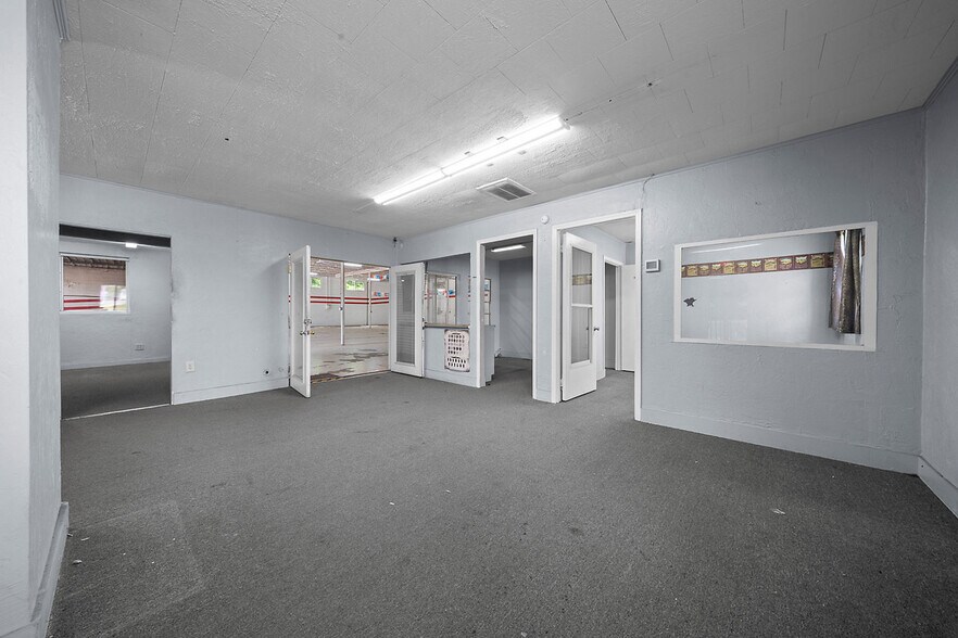 More Photos Of 4450 S Pine Ave, Ocala Warehouse For Sale