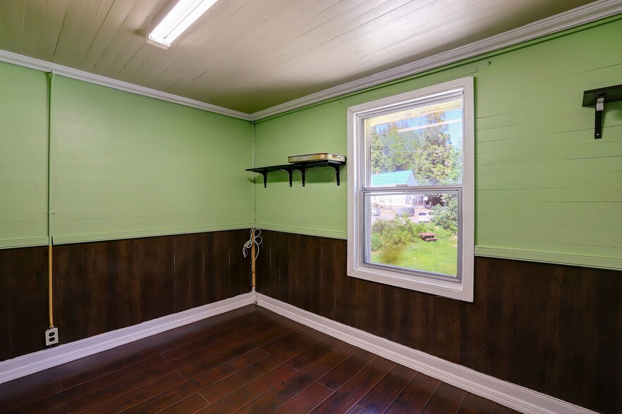 More Photos Of 212 Main St, Sierra City Hotel For Sale