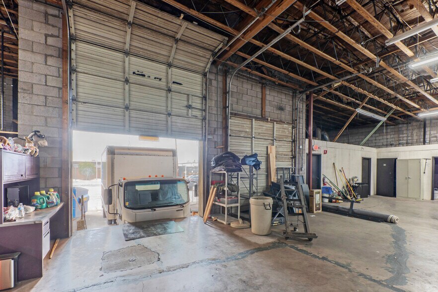 More Photos Of 2319 W Holly St, Phoenix Warehouse For Sale
