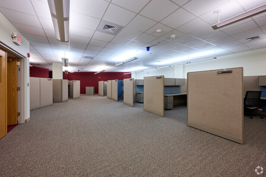 More Photos Of 1 Redcom Ctr, Victor Medical For Lease
