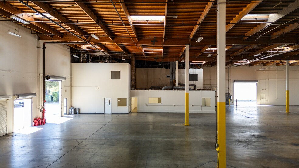 More Photos Of 13435 Estelle St, Corona Warehouse For Lease