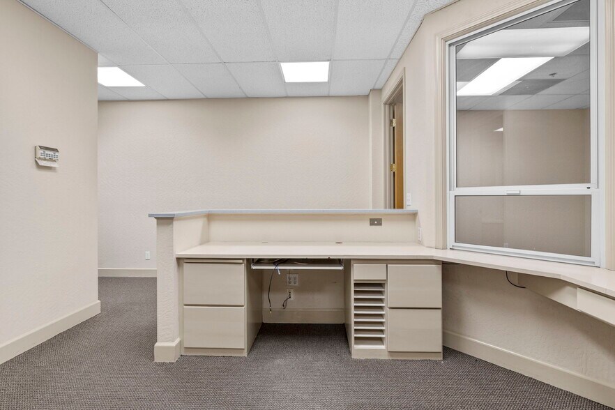 More Photos Of 13620 Lincoln Way, Auburn Office For Lease