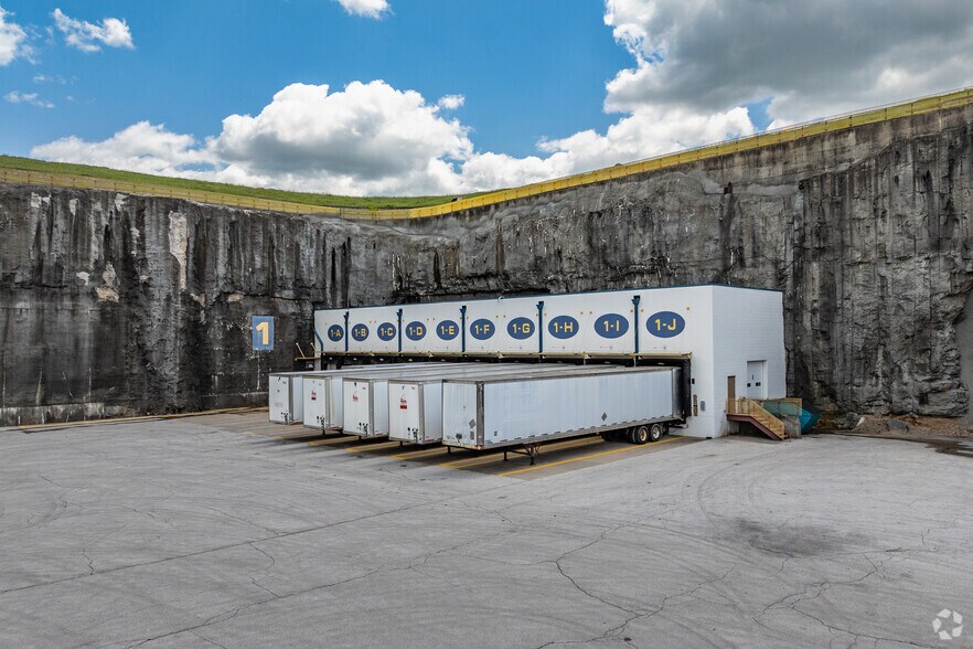 More Photos Of 3610 E Kearney St, Springfield Warehouse For Lease