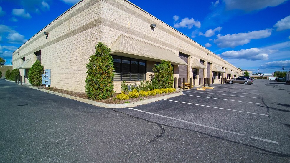 More Photos Of 200 Blydenburgh Rd, Islandia Warehouse For Lease