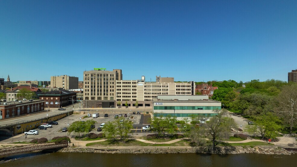 More Photos Of 100 Park Ave, Rockford Office For Lease