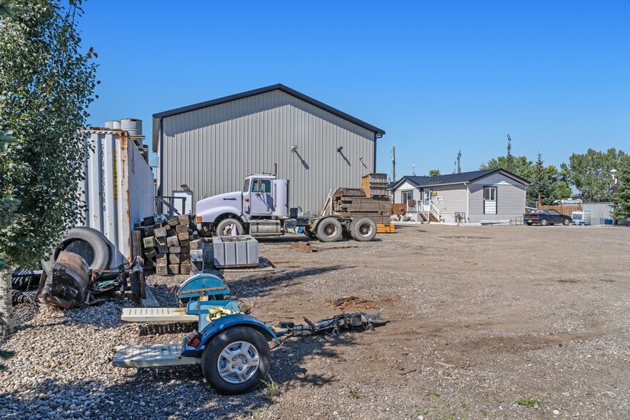 More Photos Of 81 Barstow St, Carseland Auto Repair For Sale