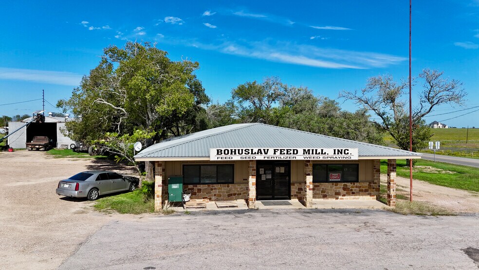 More Photos Of 5040 FM 1295, Moulton Specialty For Sale