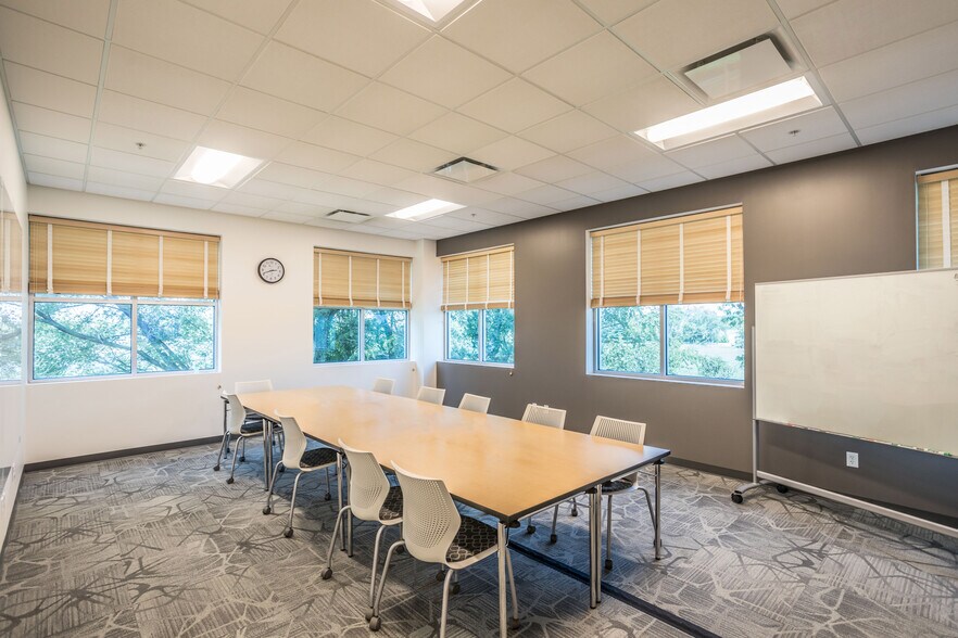 More Photos Of 4135 NW Urbandale Dr, Urbandale Office For Sale