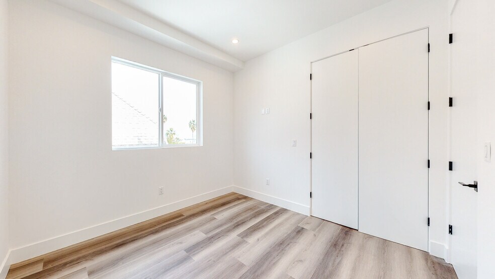 More Photos Of 525 N Normandie Ave, Los Angeles Apartments For Sale
