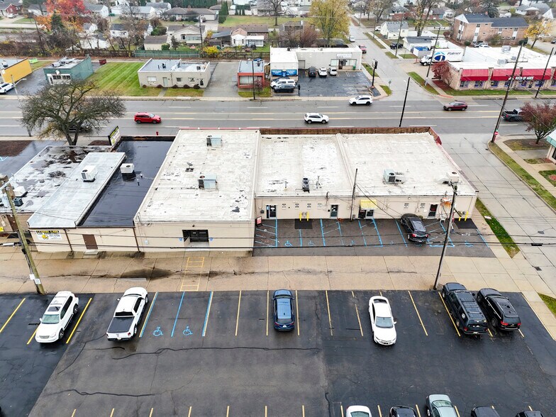 More Photos Of 30948-30960 Ford Rd, Garden City Storefront For Lease