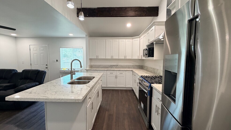 More Photos Of 1012 E Mineral King Ave, Visalia Flex For Sale