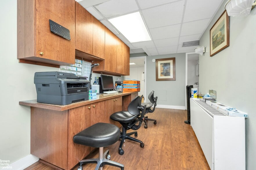 More Photos Of 20 E 9th St, New York Apartments For Sale