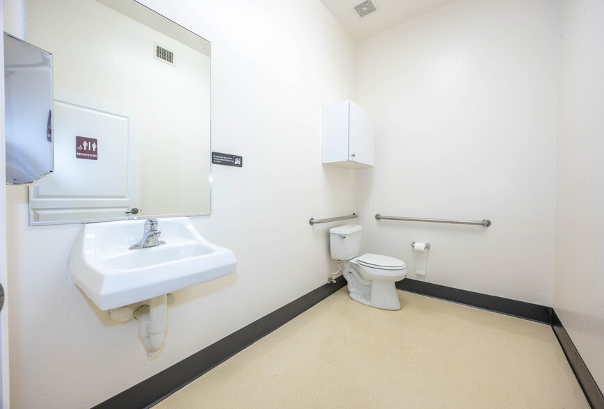 More Photos Of 3533 Canyon de Flores, Sierra Vista Medical For Lease