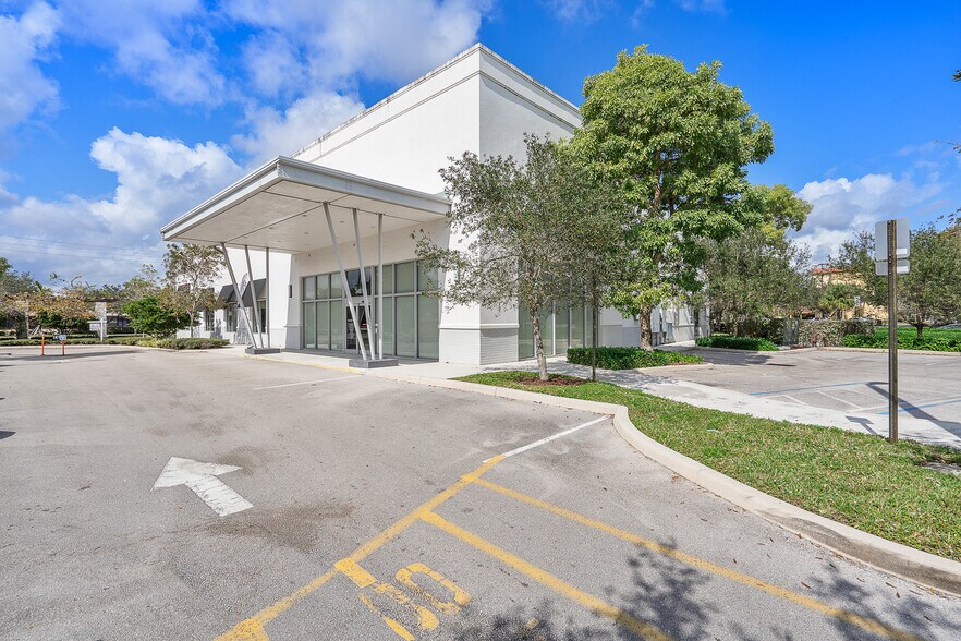 Primary Photo Of 3481 N University Dr, Coral Springs General Retail For Sale