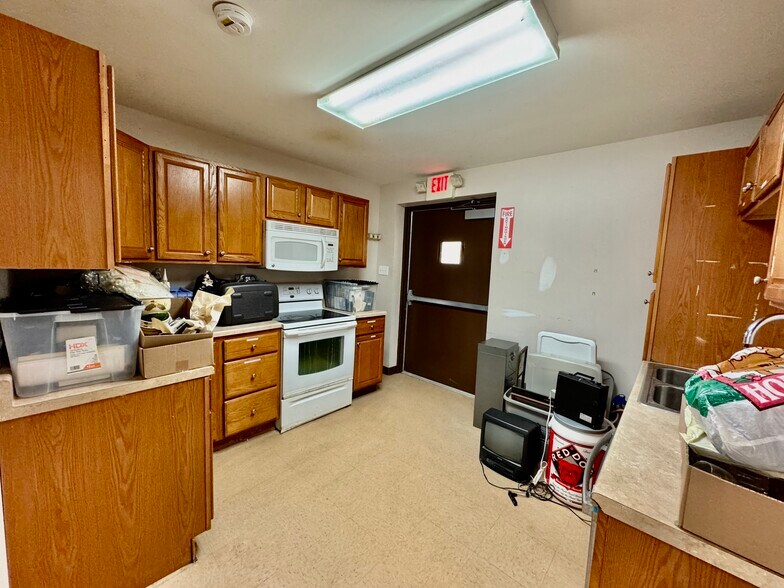 More Photos Of 1015 Main St, Conneautville Office For Sale