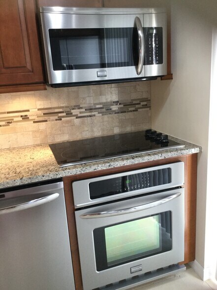 More Photos Of 2906 62nd St W, Bradenton Multifamily For Sale