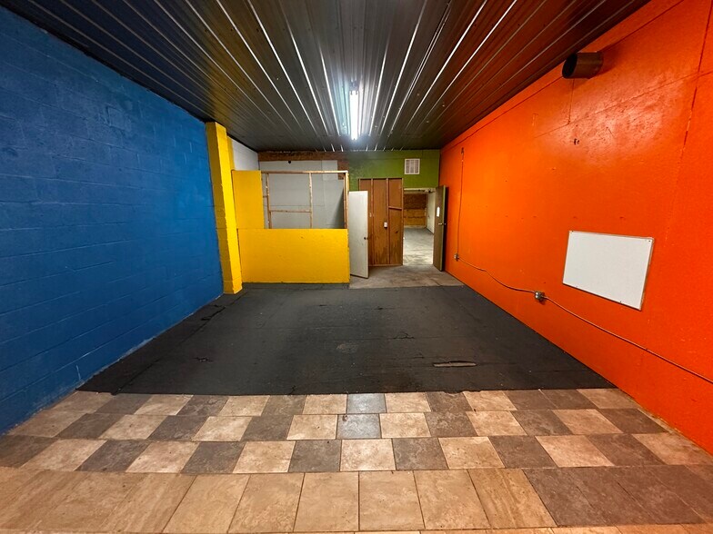 More Photos Of 522A S Main St, Broadway Flex For Sale