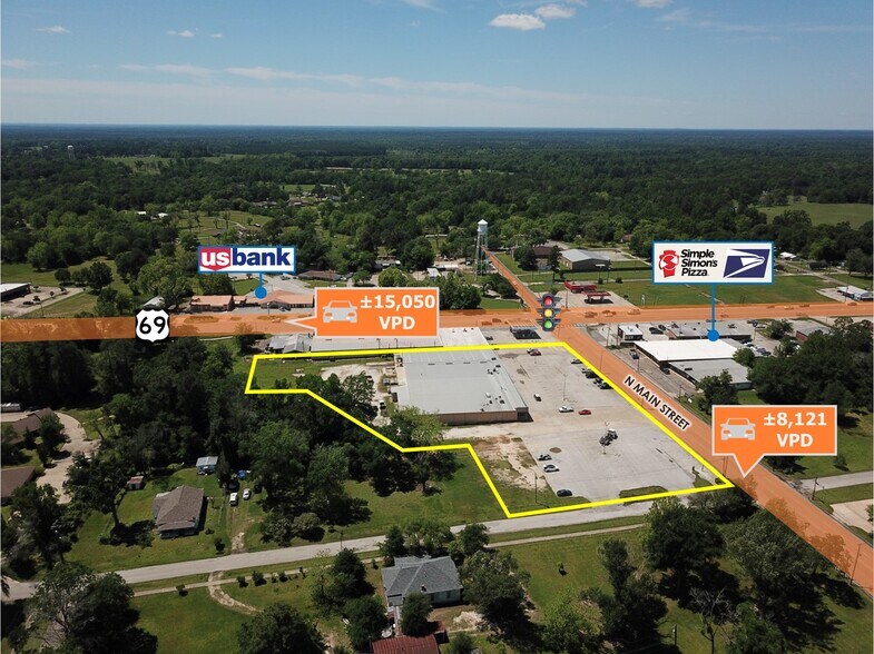 More Photos Of 104 N Main St, Huntington Storefront For Lease