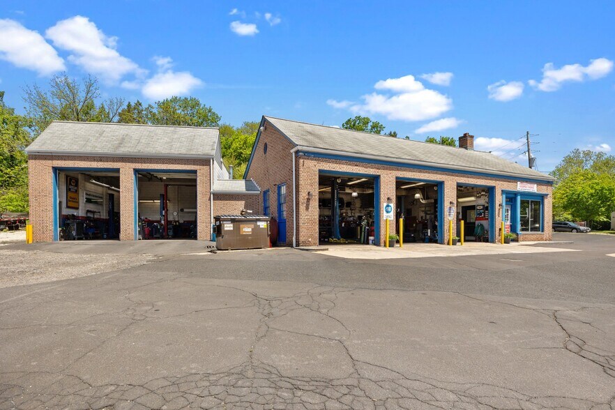 Primary Photo Of 2304 Huntingdon Pike, Huntingdon Valley Auto Repair For Sale