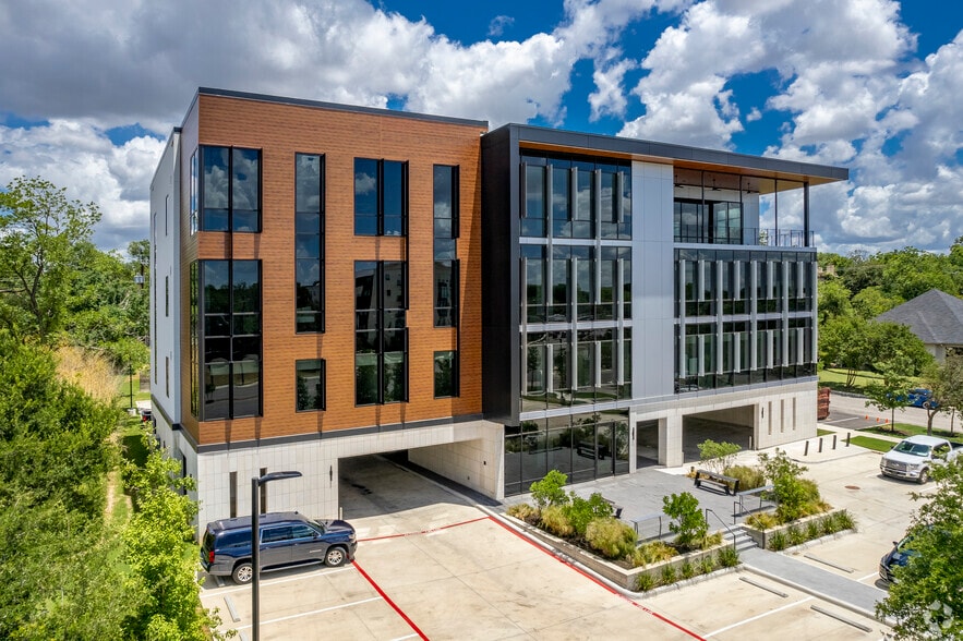 More Photos Of 200 Austin Hwy, San Antonio Office For Lease