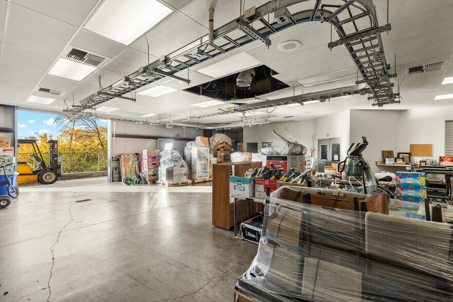 More Photos Of 6153 Center St, Paradise Office For Sale