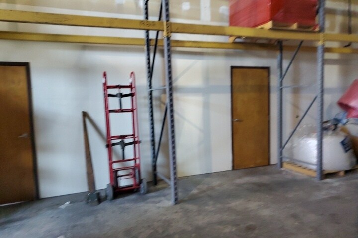 More Photos Of 11850 Livingston Rd, Manassas Warehouse For Lease