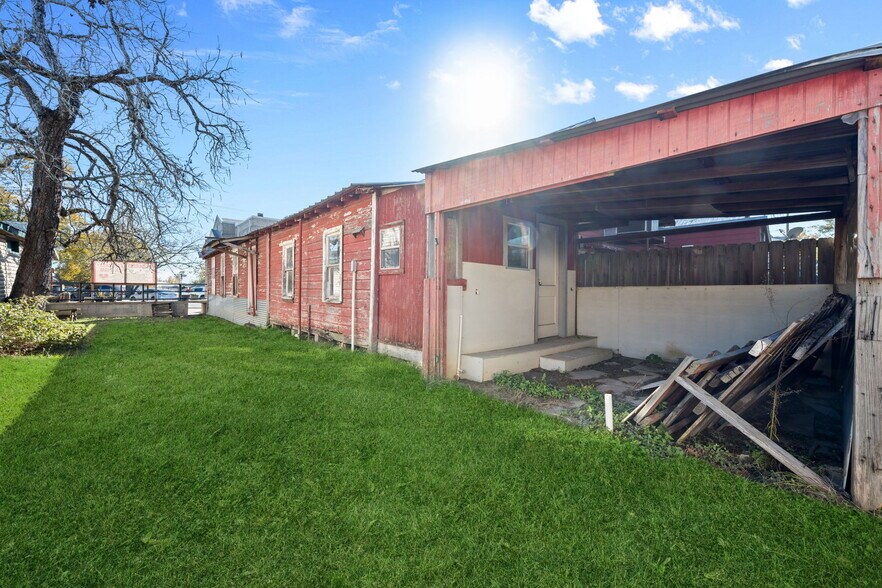 More Photos Of FM 1514, Coldspring Storefront Retail Office For Sale