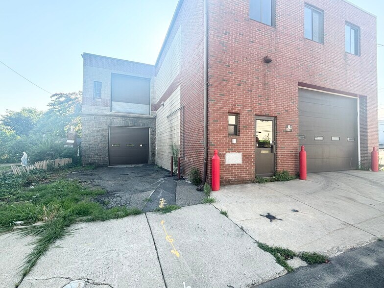 More Photos Of 11 Marlboro St, Malden Warehouse For Lease