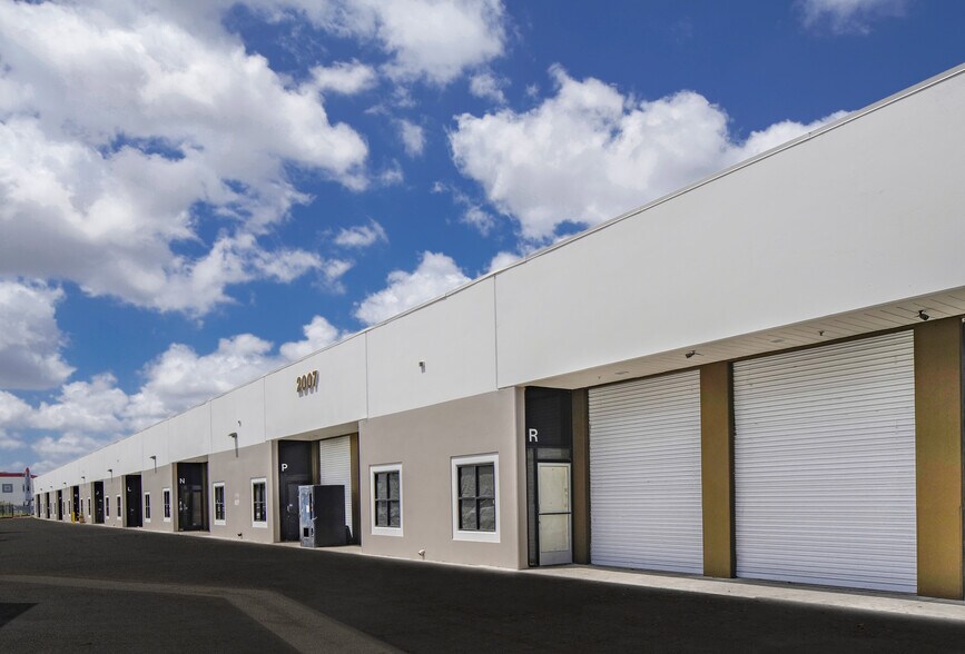 More Photos Of 2005 Raymer Ave, Fullerton Warehouse For Lease