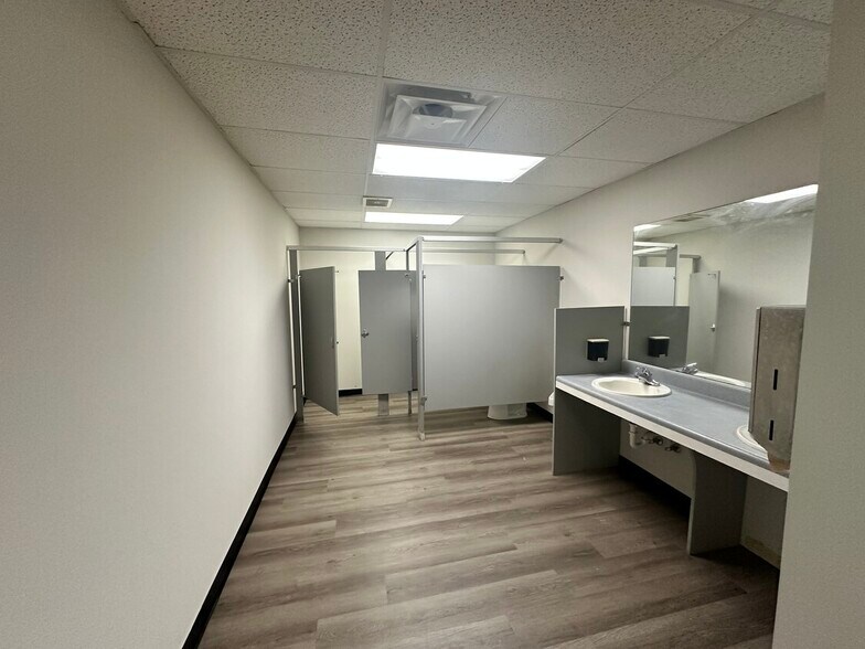 More Photos Of 112 W Maple St, Cumming Loft Creative Space For Lease