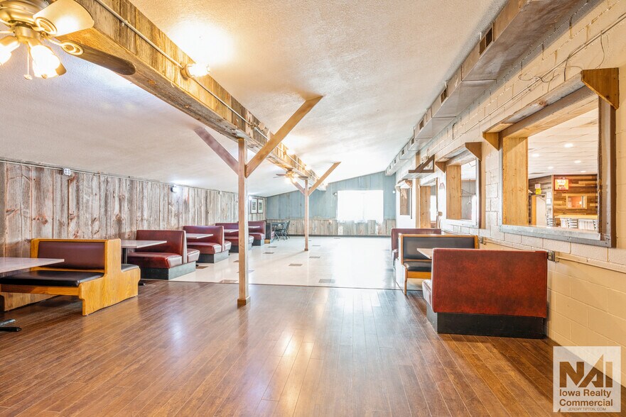 More Photos Of 115 E Main St, Coggon General Retail For Sale