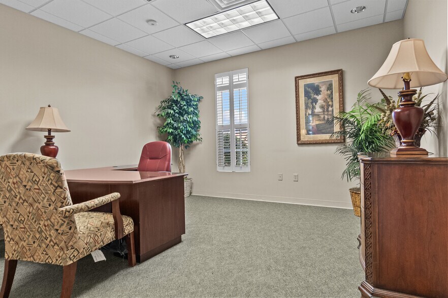 More Photos Of 239 Cedric St, Leesburg Office For Sale