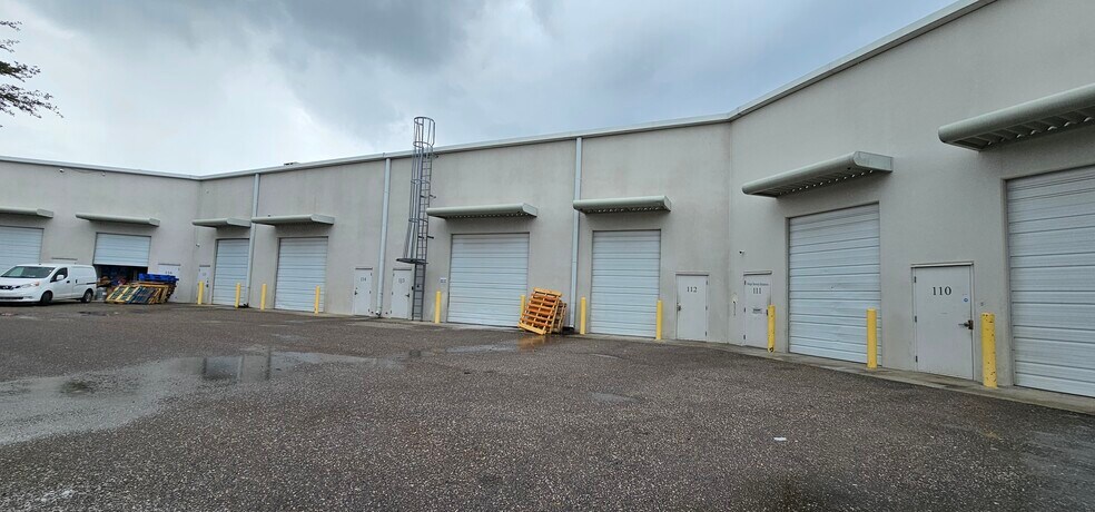More Photos Of 10501 S Orange Ave, Orlando Light Manufacturing For Sale