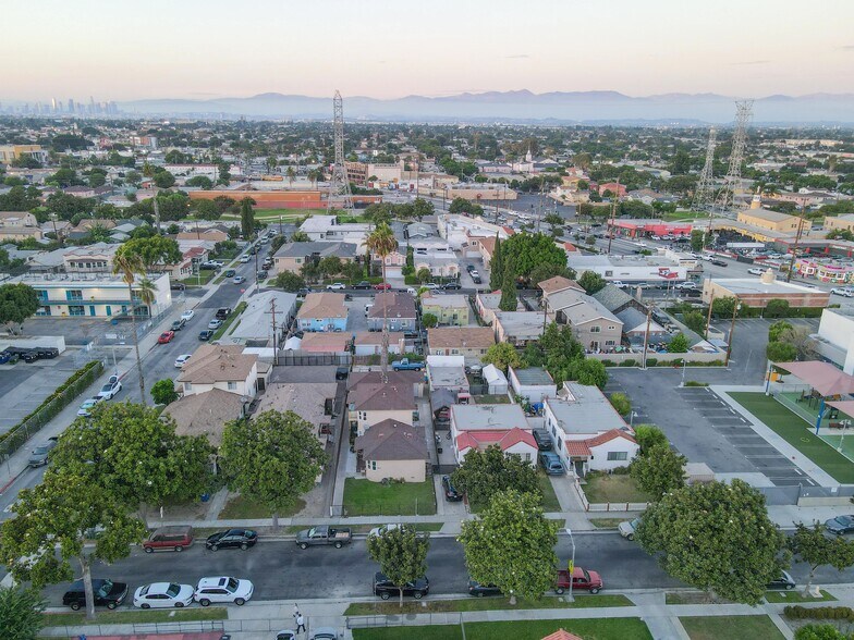 More Photos Of 2913 Illinois Ave, South Gate Apartments For Sale