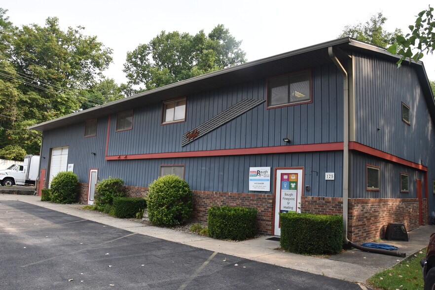 More Photos Of 125 S Westplex Ave, Bloomington Warehouse For Sale