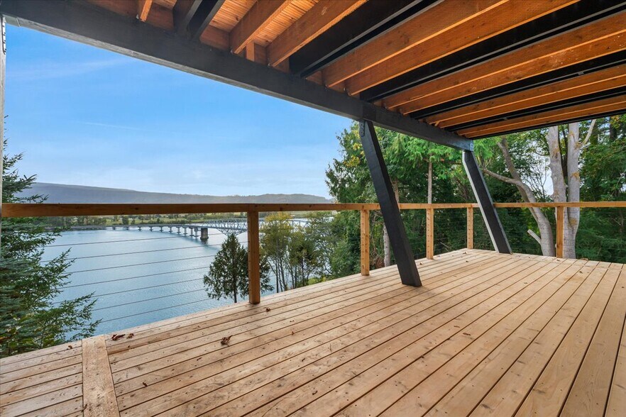 More Photos Of 520 Columbia St, Cathlamet Apartments For Sale