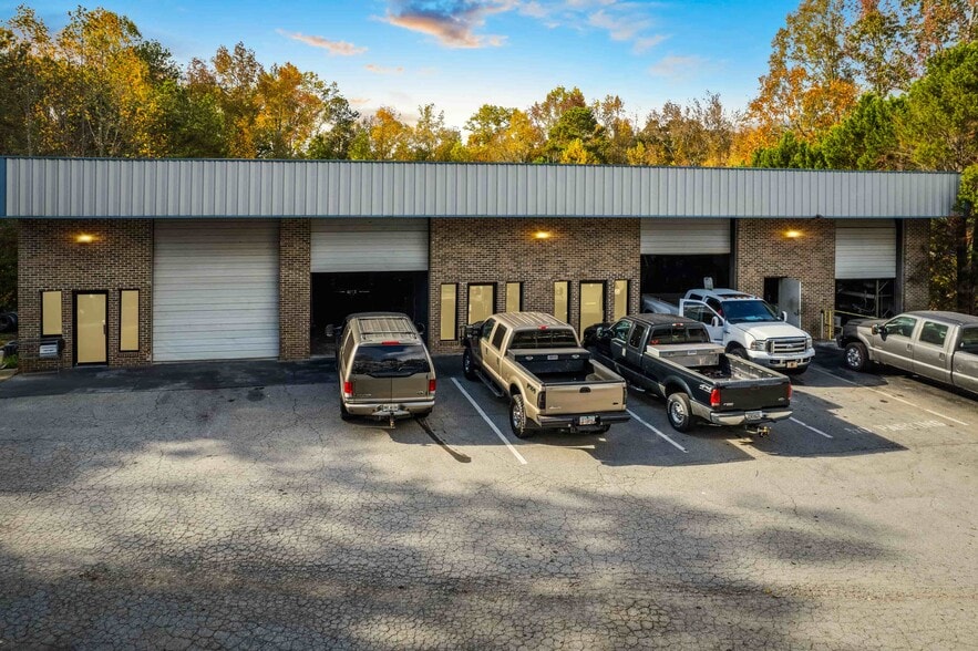 More Photos Of 1046 Parkway Ct, Buford Light Distribution For Lease