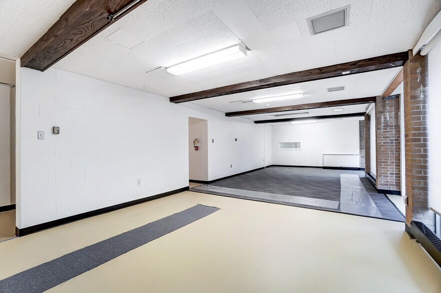 More Photos Of 1106 E High St, Springfield Schools For Sale