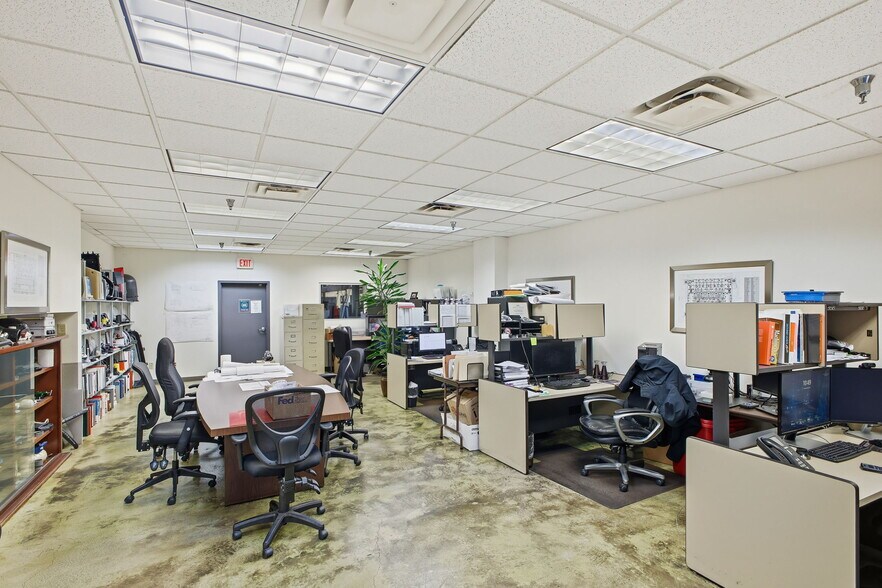 More Photos Of 315 N Park Dr, San Antonio Warehouse For Sale